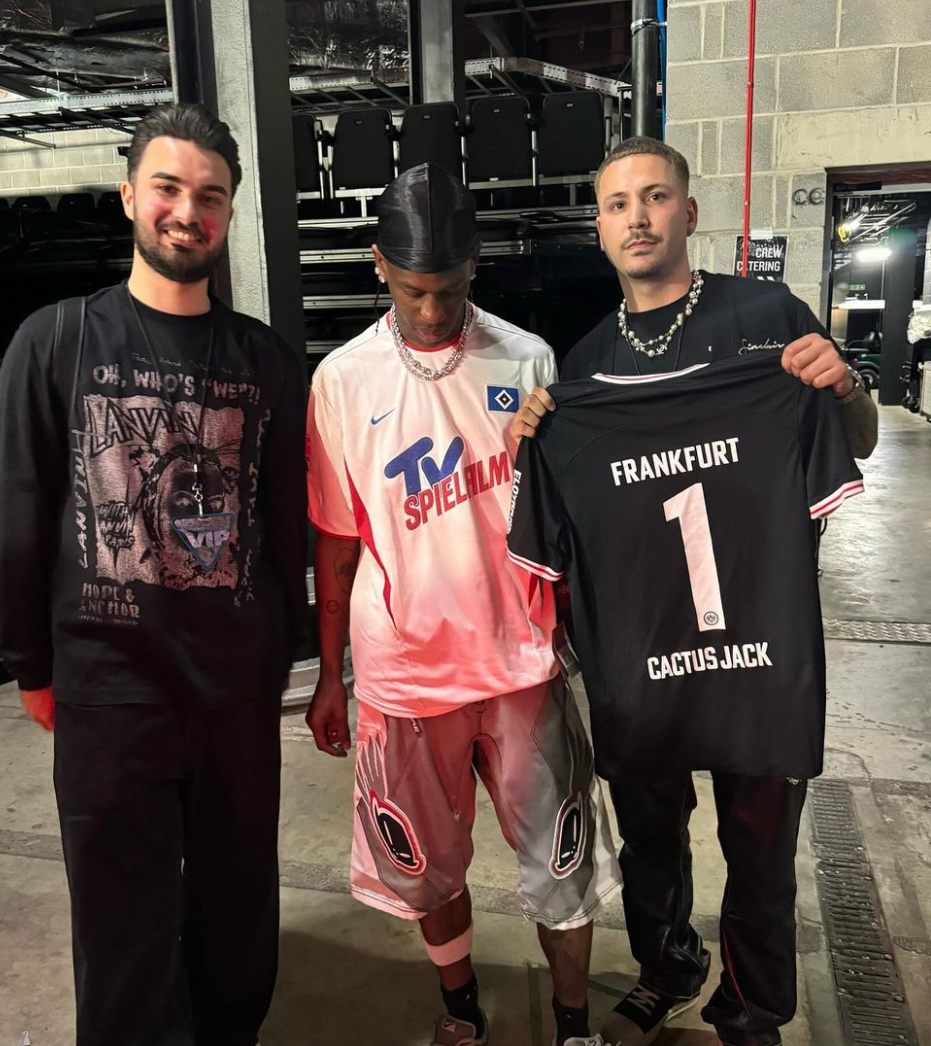 US-Rapper Travis Scott im Retro-HSV-Trikot