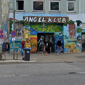 Der „Angel Klub“ am St. Pauli Fischmarkt steckt mitten in einem Shitstorm, der Grund.