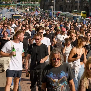 Demonstranten an den Landungsbrücken