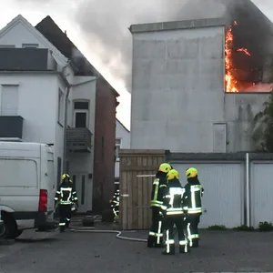 Wohnung in beliebter Kneipen-Meile in Heide in Flammen. Hoher Sachscahden