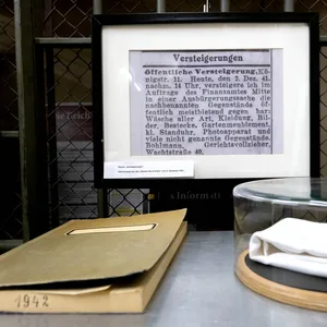 Bremen: Ein Bild einer Zeitungsanzeige aus dem Jahr 1941, die eine Versteigerung ankündigt. Zu der Zeit wurden regelmäßig Waren von deportierten oder ausgewanderten Jüdinnen und Juden und anderen Verfolgten der NS-Zeit verkauft.