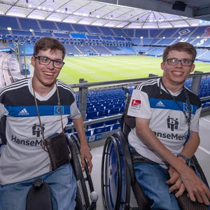 Marcel und André Fricke im HSV-Stadion