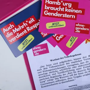 Unterschriftensammlung der Hamburger Initiative „Schluss mit Gendersprache in Verwaltung und Bildung“ Anfang August 2024.