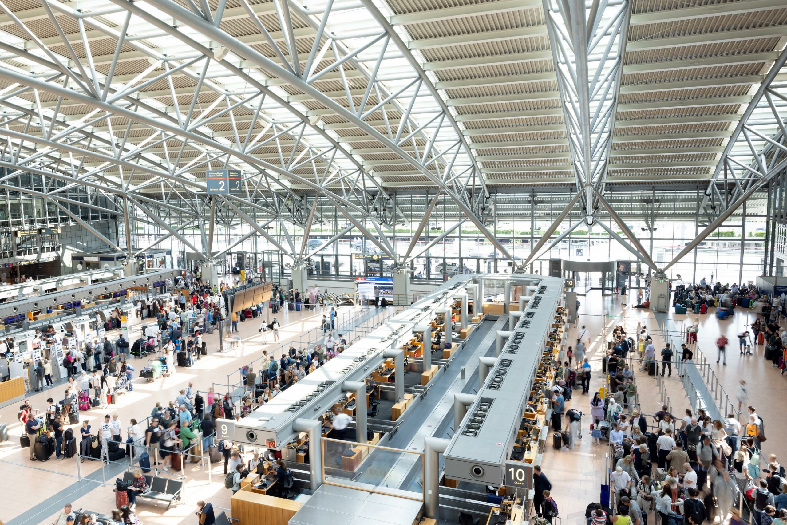 Über 2 Millionen Passagiere nutzten in den vergangenen sechs Wochen den Hamburger Flughafen,