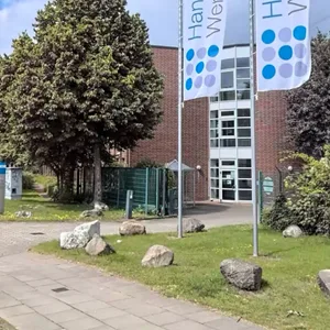 Das ehemalige Verwaltungsgebäude des Energieversorgers Hansewerk Natur in Hamburg-Heimfeld wird zur Flüchtlingsunterkunft.