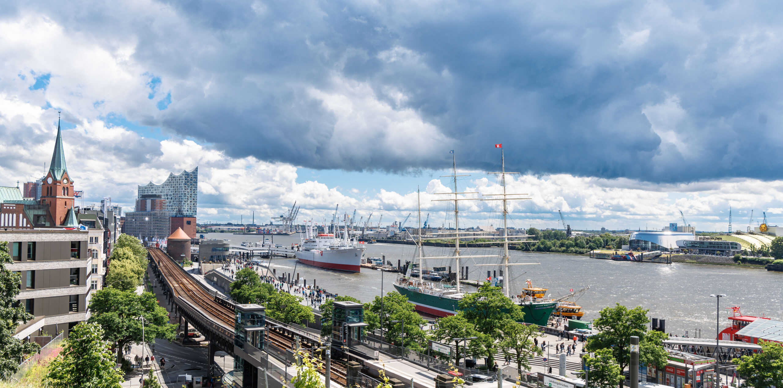 Am Wochenende wird das Wetter in Hamburg warm, aber durchwachsen (Symbolbild).