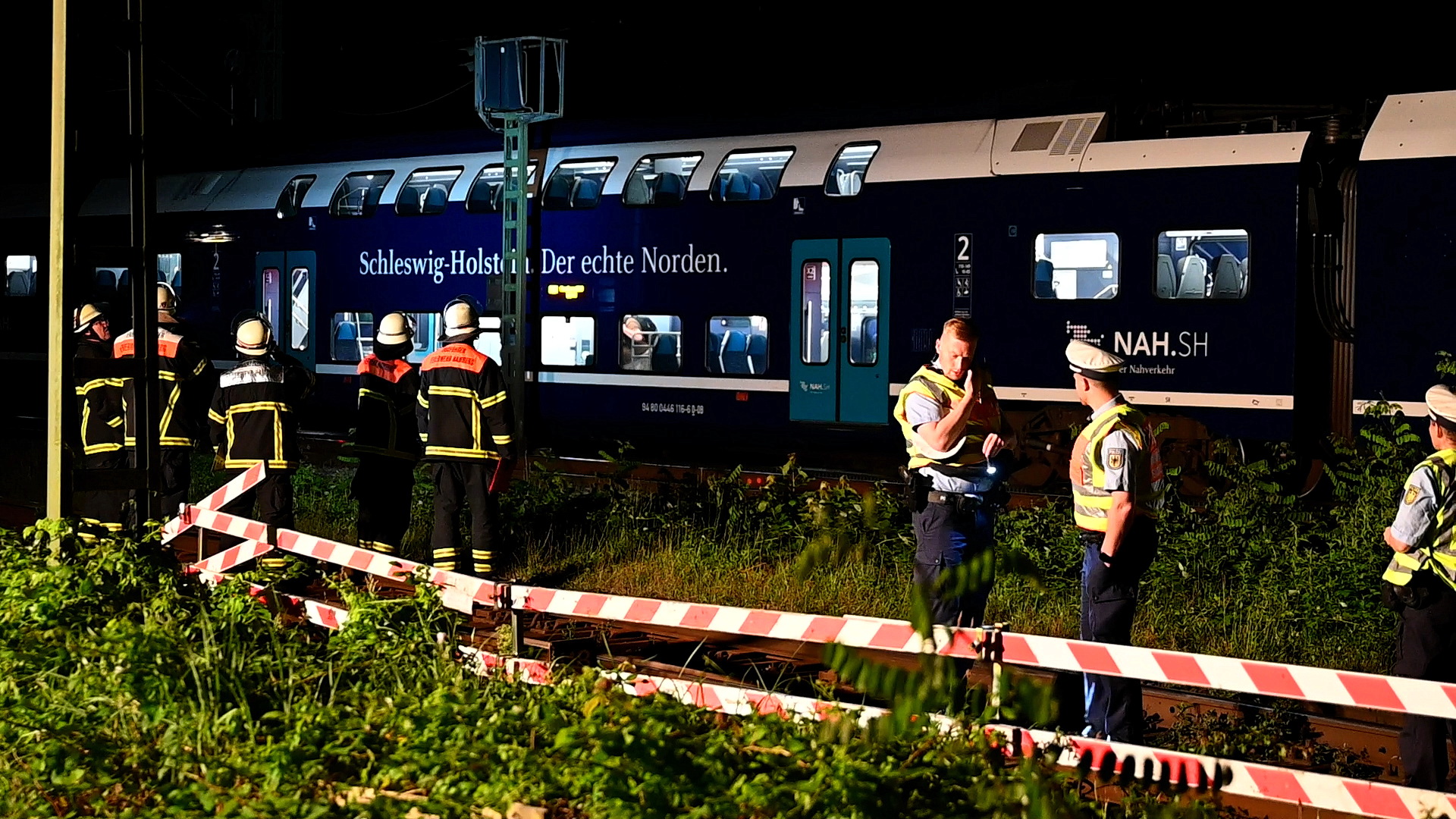 In der Nacht zum Freitag ist ein Regionalzug aus Lübeck auf offener Strecke liegengeblieben.