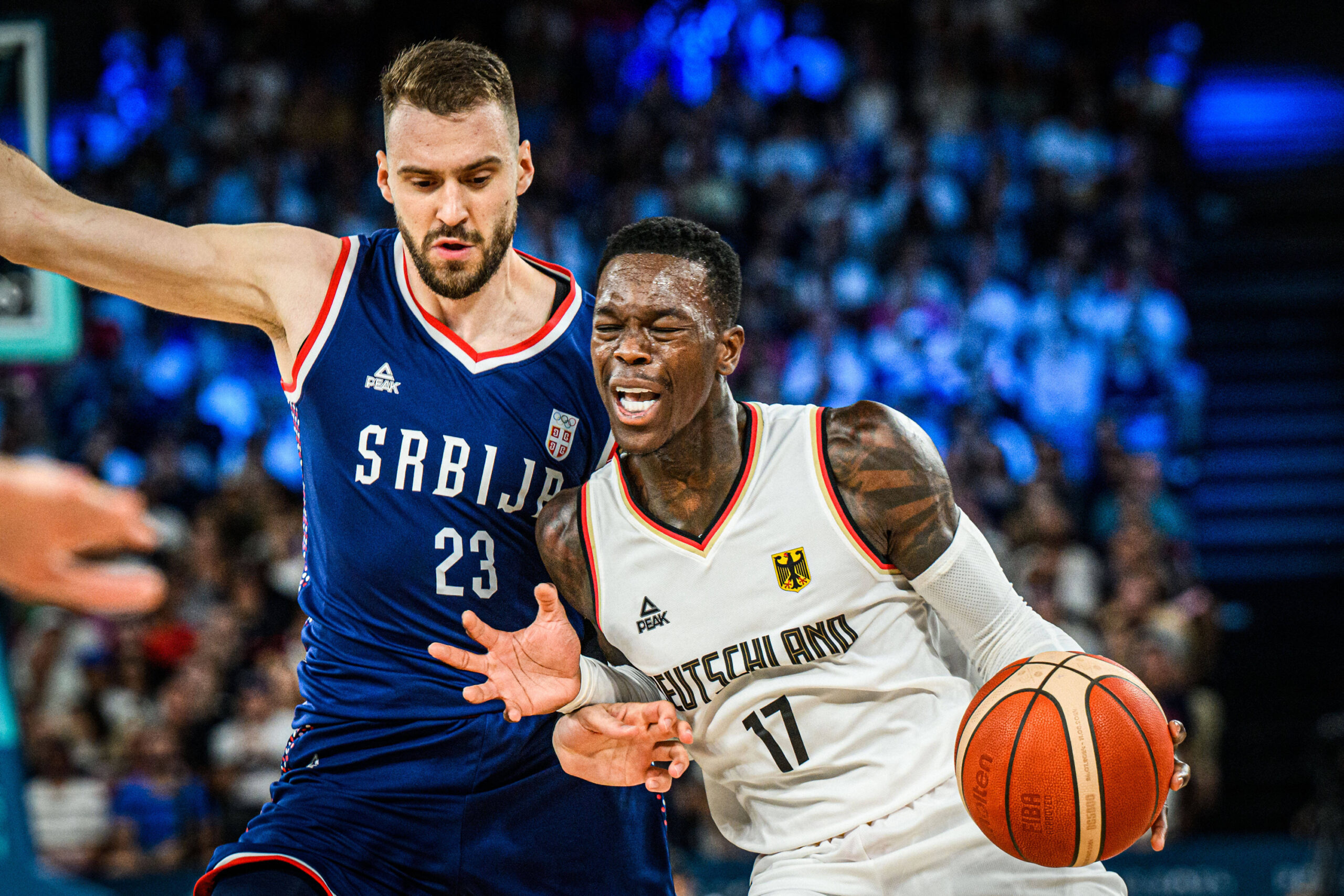 Dennis Schröder im Duell mit dem Serben Marko Guduric