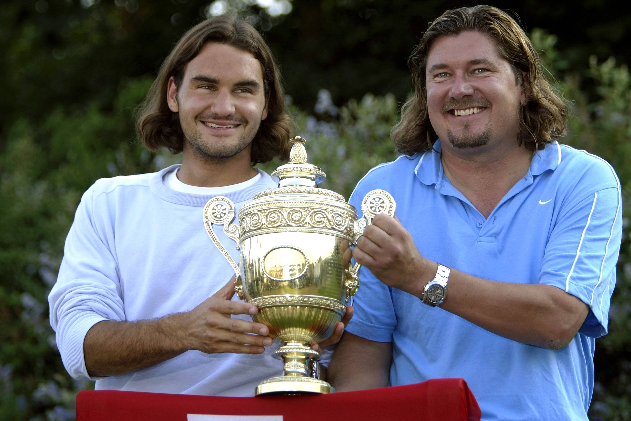 Roger Federer und Coach Peter Lundgren nach dem Wimbledon-SIeg 2003