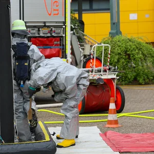 Feuerwehreinsatz nach austritt von Batteriesäure.