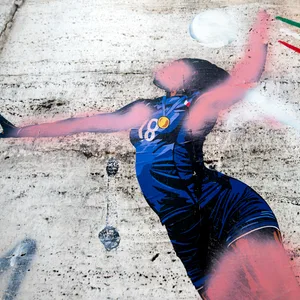 Straßenkunstwerk, das die italienische Volleyballerin Paola Egonu zeigt
