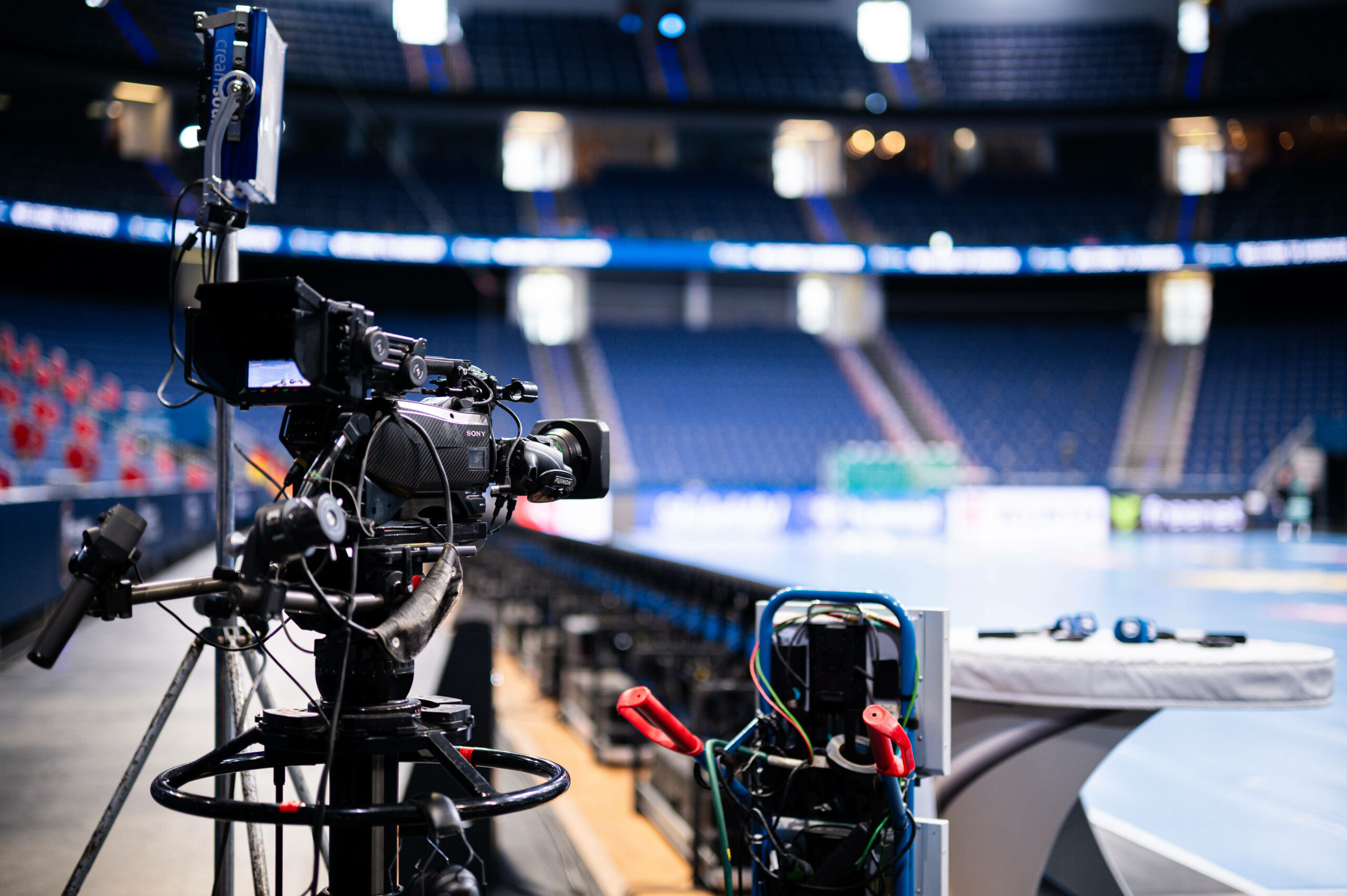 TV-Kamera vor Handball-Spiel