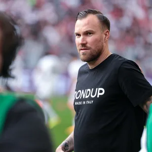 Kevin Großkreutz als Fan im Stadion des BVB.