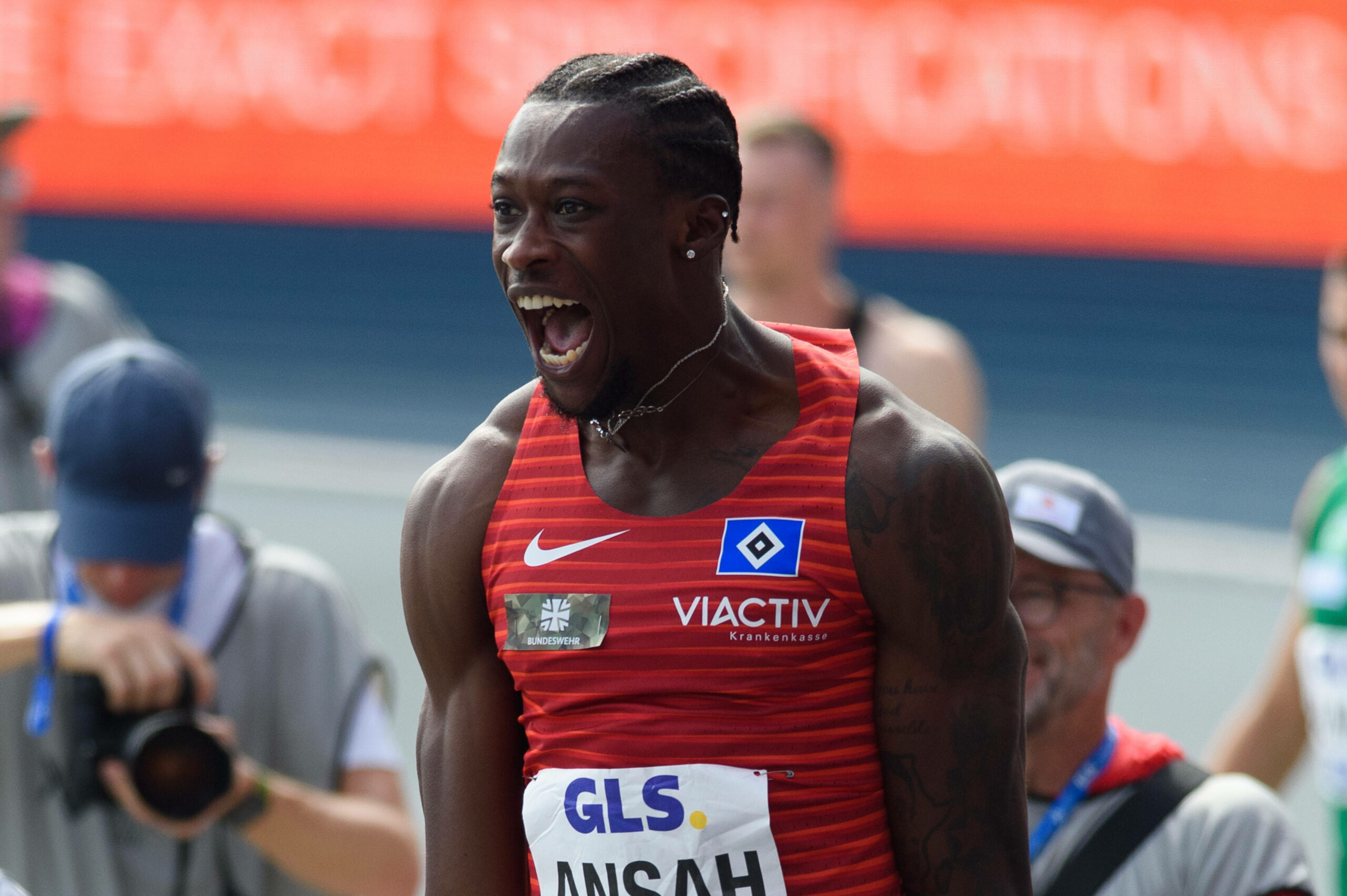 HSV-Sprinter Owen Ansah jubelt