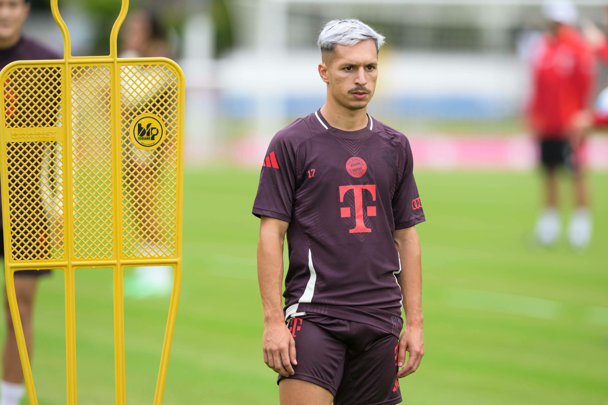 Bryan Zaragoza beim Training des FC Bayern München