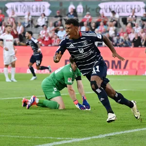 Der Matchwinner des Abends: Ransford Königsdörffer bejubelt sein erstes von zwei Toren.