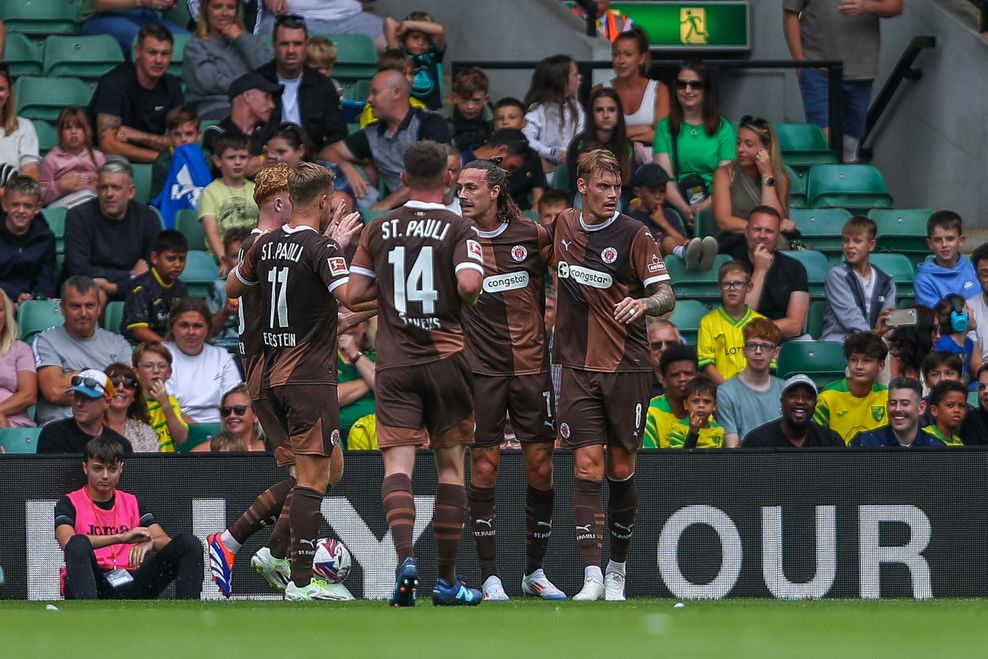 Jackson Irvine erzielt das 1:0 für St. Pauli in Norwich