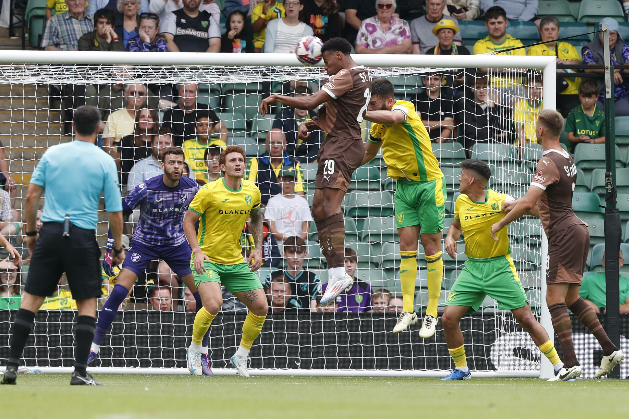 Morgan Guilavogui beim Kopfball gegen Norwich City