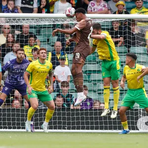 Morgan Guilavogui beim Kopfball gegen Norwich City