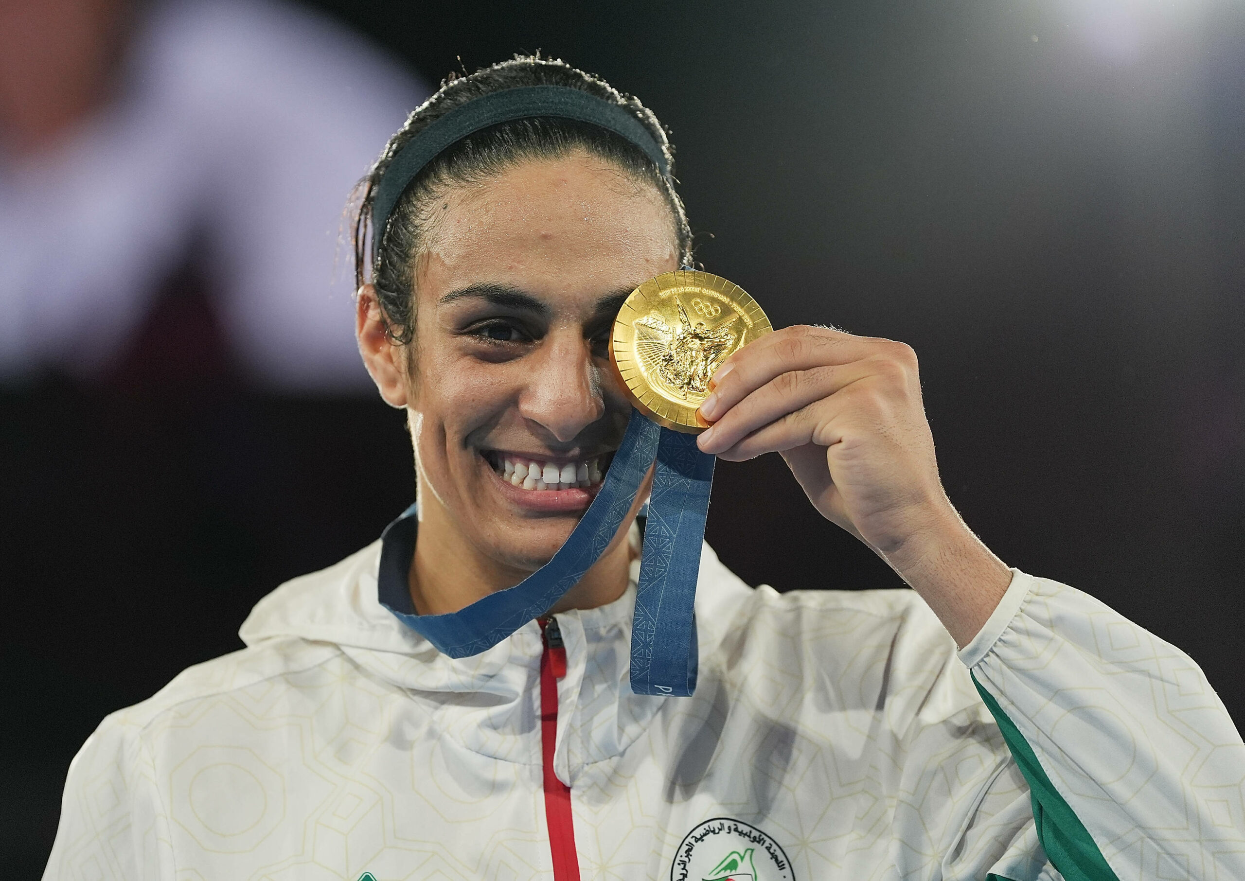 Boxerin Imane Khelif aus Algerien mit Goldmedaille