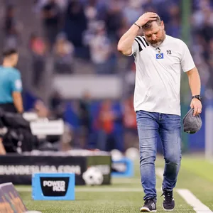Ärgerlicher Ausgang: HSV-Trainer Steffen Baumgart und sein Team verpassten den zweiten Saisonsieg knapp.