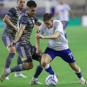 Emir Sahiti ist für Hajduk Split am Ball
