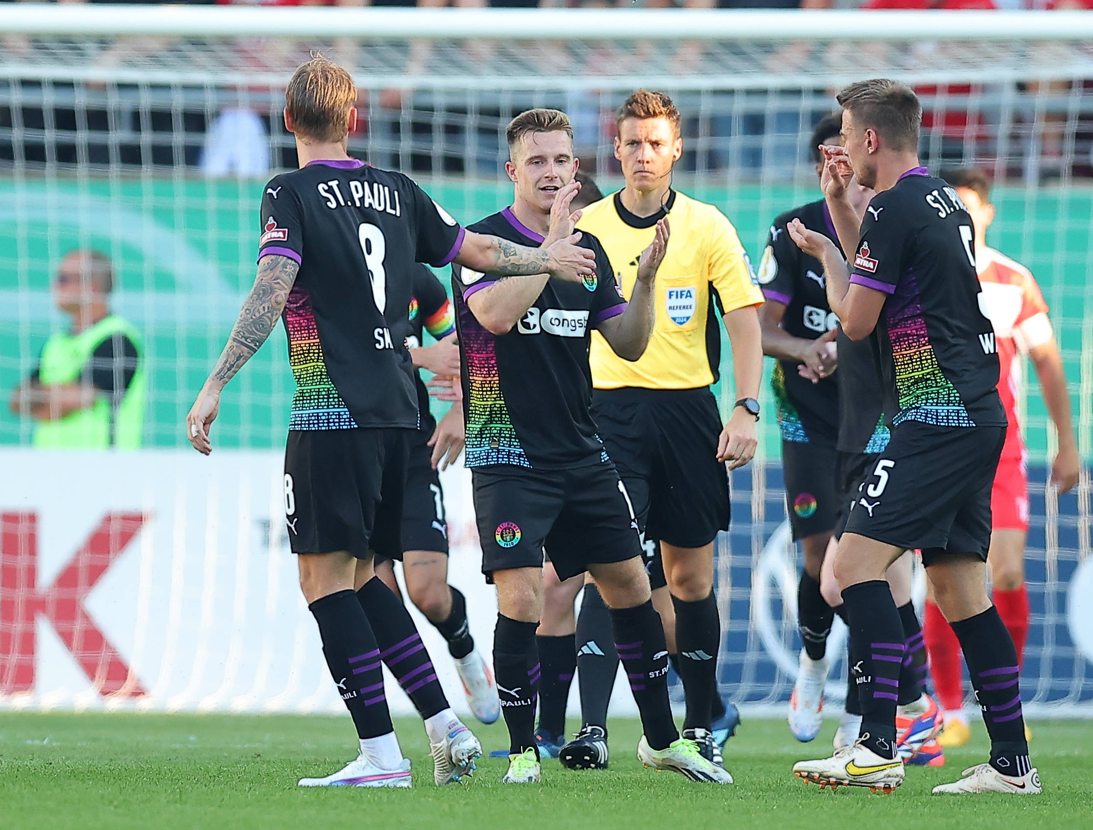 St. Pauli-Jubel nach dem 1:1-Ausgleich in Halle