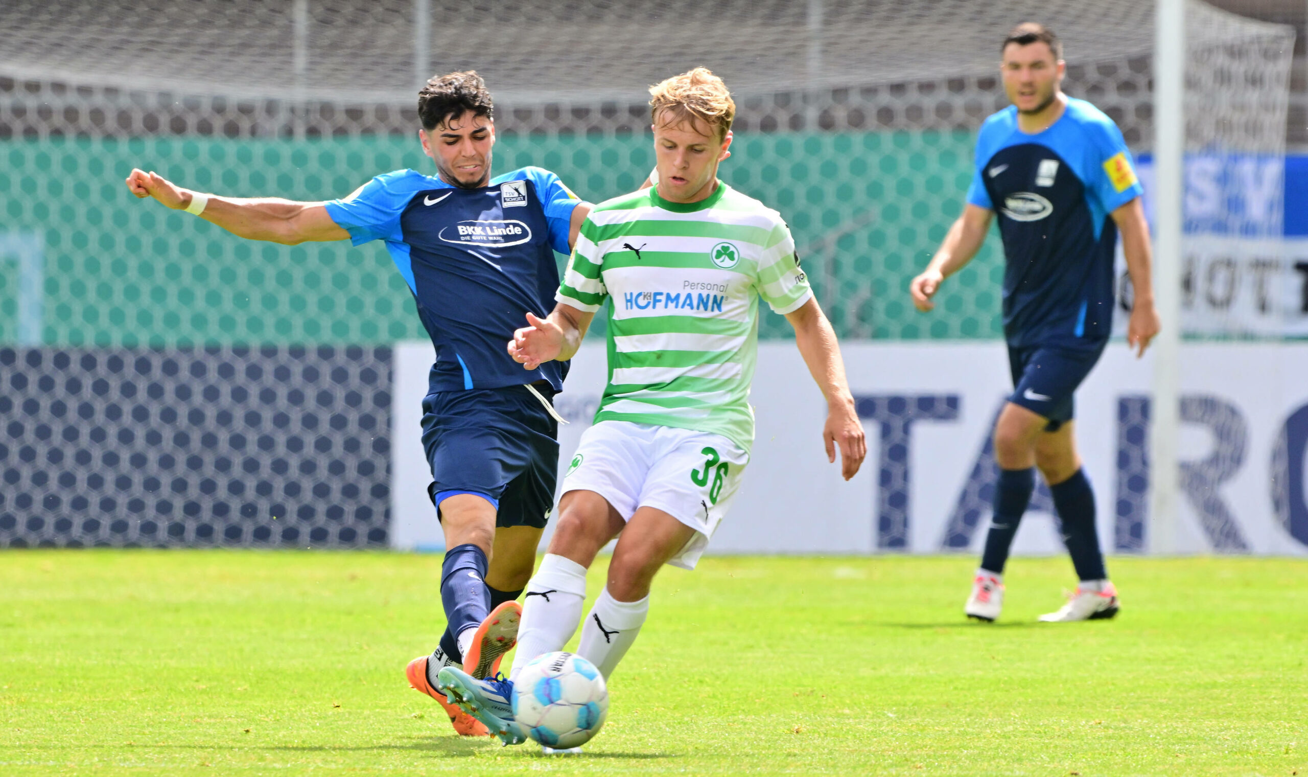 Etienne Portmann im Zweikampf mit Philipp Müller