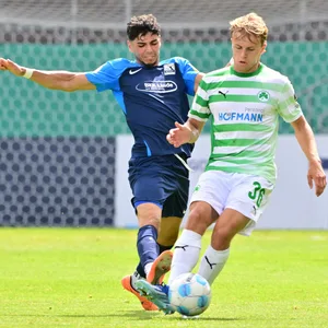 Etienne Portmann im Zweikampf mit Philipp Müller