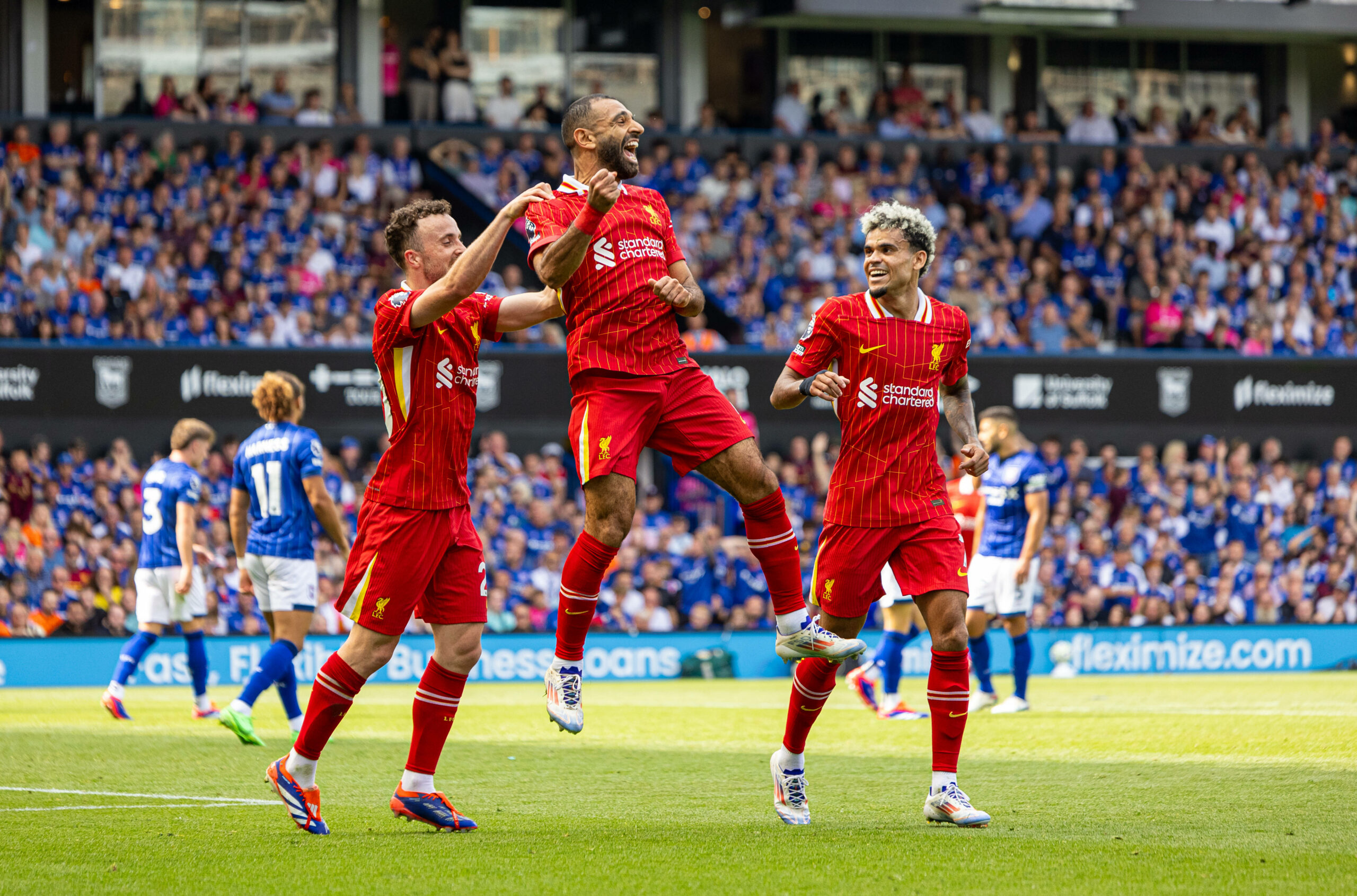 Diogo Jota, Mohamed Salah und Luis Diaz jubeln