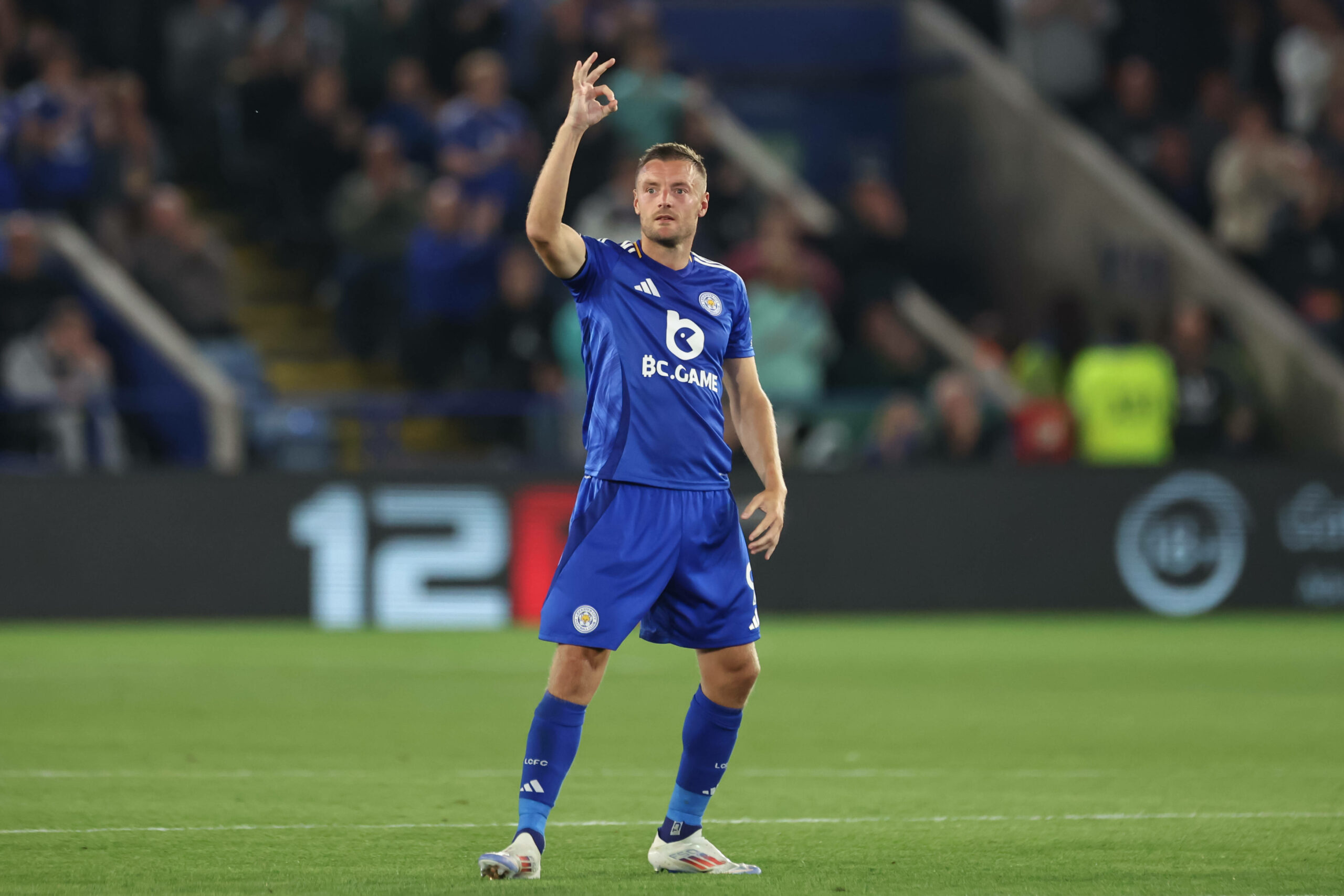 Jamie Vardy von Leicester City zeigt eine Null mit seiner Hand