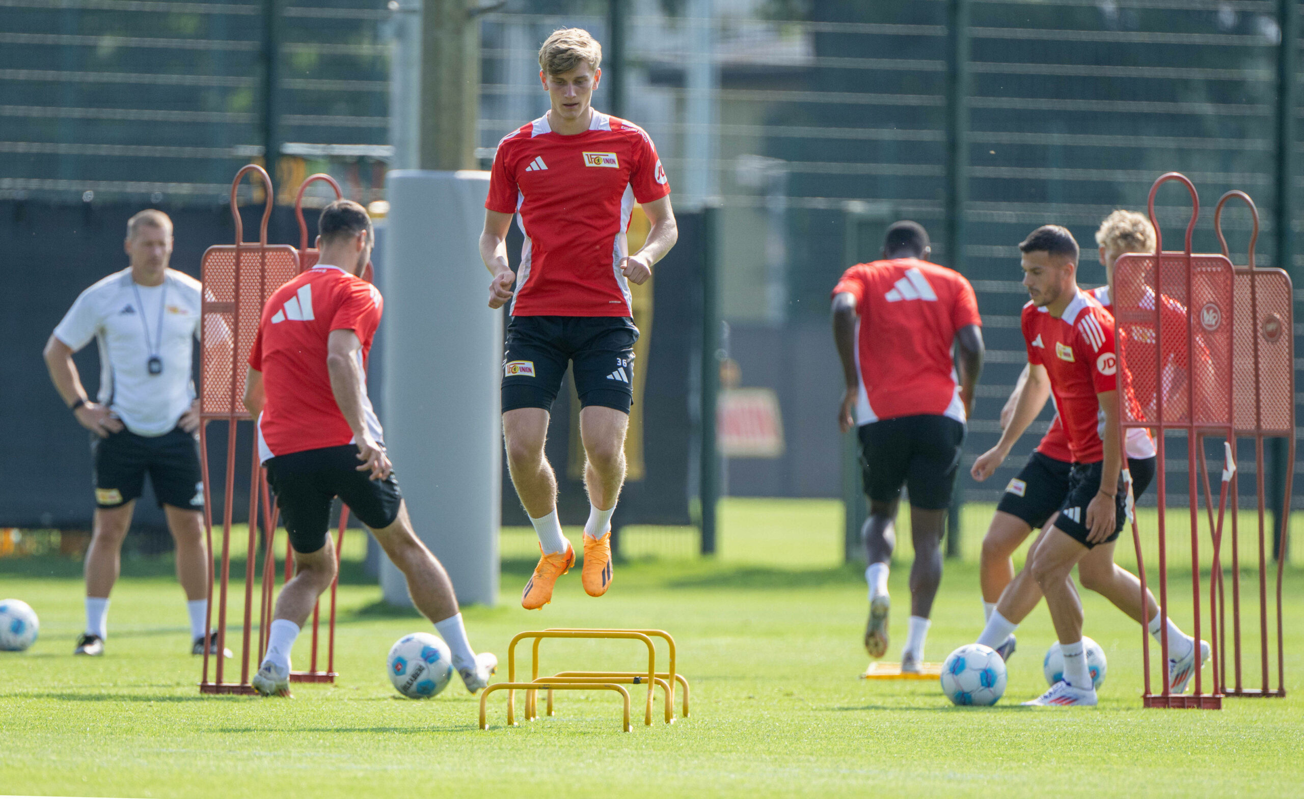 Aljoscha Kemlein spielt kaum für Union Berlin, im Training geht es aber hoch hinaus.