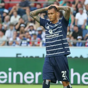 Zum Verzweifeln: Davie Selke feierte in Hannover sein Startelf-Debüt für den HSV. Besser wurde die HSV-Offensive dadurch aber nicht.