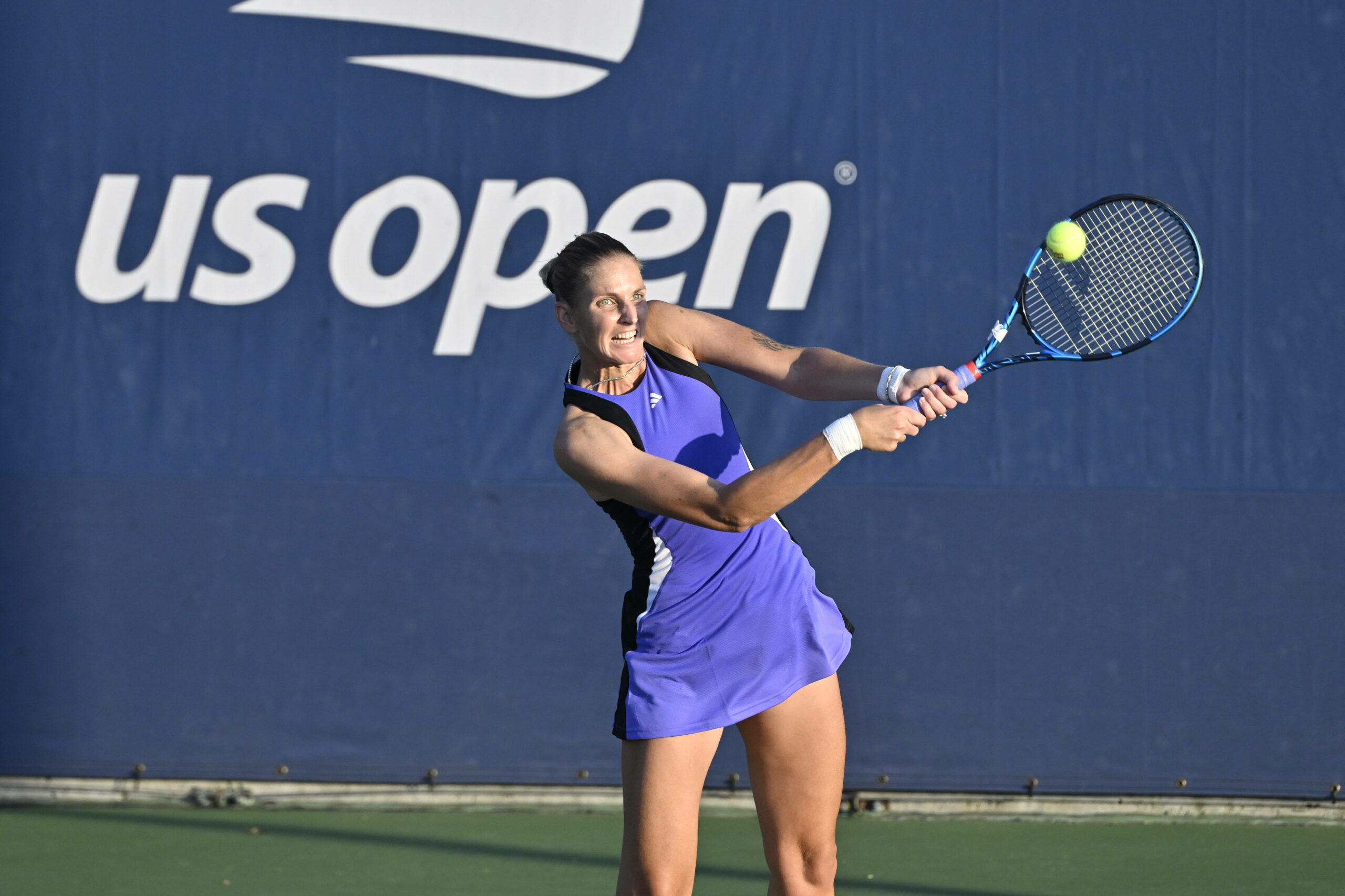 Karolina Pliskova spielt eine Rückhand.