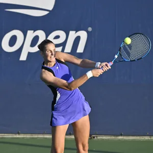 Karolina Pliskova spielt eine Rückhand.