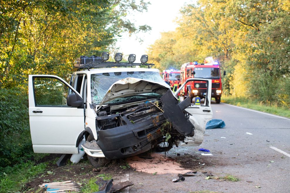 Der VW-Transporter wurde massive beschädigt.