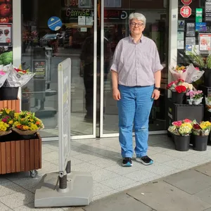 Inga Müller (48) führte in ihrem Supermarkt in Barmbek die „Stille Stunde“ ein.