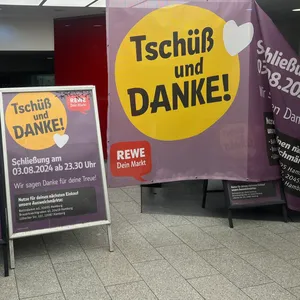 „Tschüß und Danke!“ – so verabschiedete sich die Rewe-Filiale am Hamburger Hauptbahnhof Anfang August.