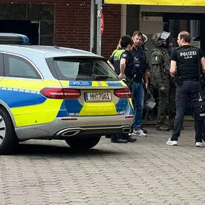 SEK EInsatz in Langenhorn – Spezialeinheit stürmt Supermarkt
