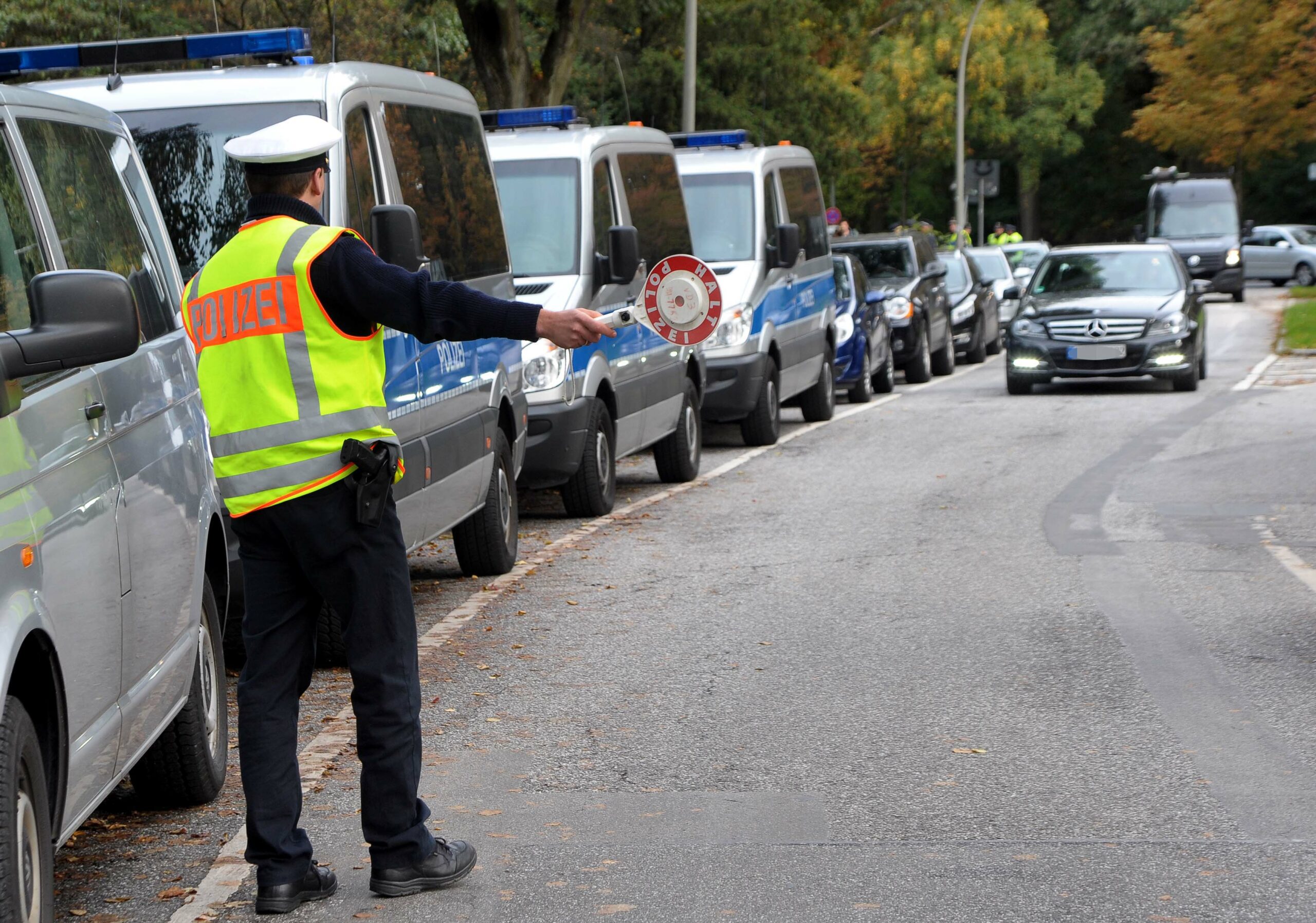 Schmlimme Bilanz der Verkehrskontrollen in Hamburg – Viele fuhren bei rot