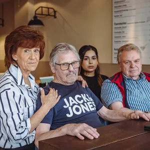 Christiane Meyer (63), Alfons Drack (81), Nathalie A. (20), Norbert Bruhn (77) und Helmut Fischer (83) trauern wegen des Endes des „Elvy“ im EEZ.