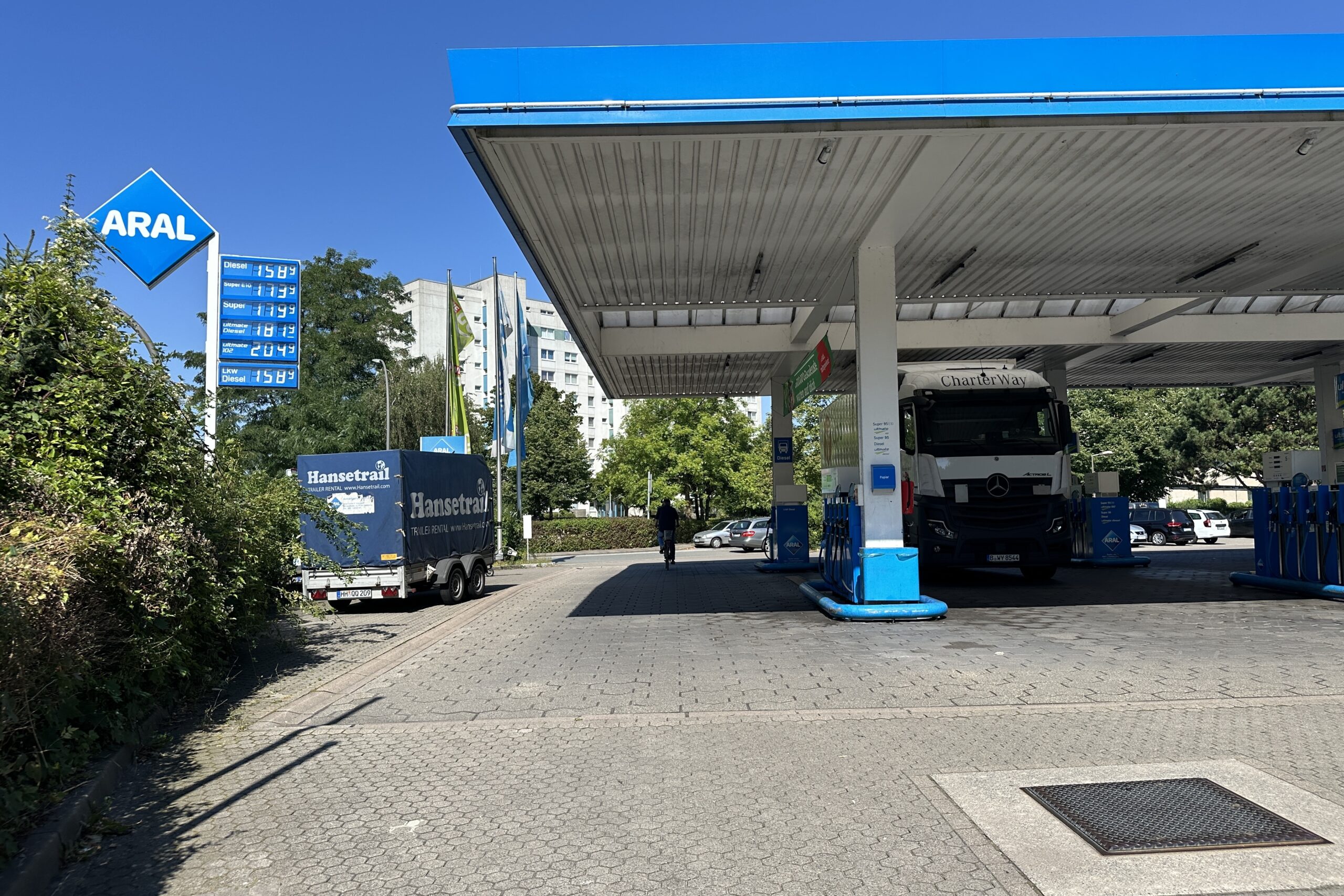 Die Aral-Tankstelle an der Mengestraße in Wilhelmsburg.