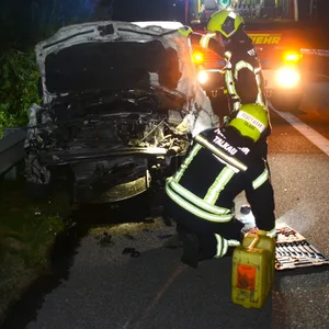 Der VW Caddy wurde bei dem Unfall auf der A24 bei Talkau völlig zerstört.