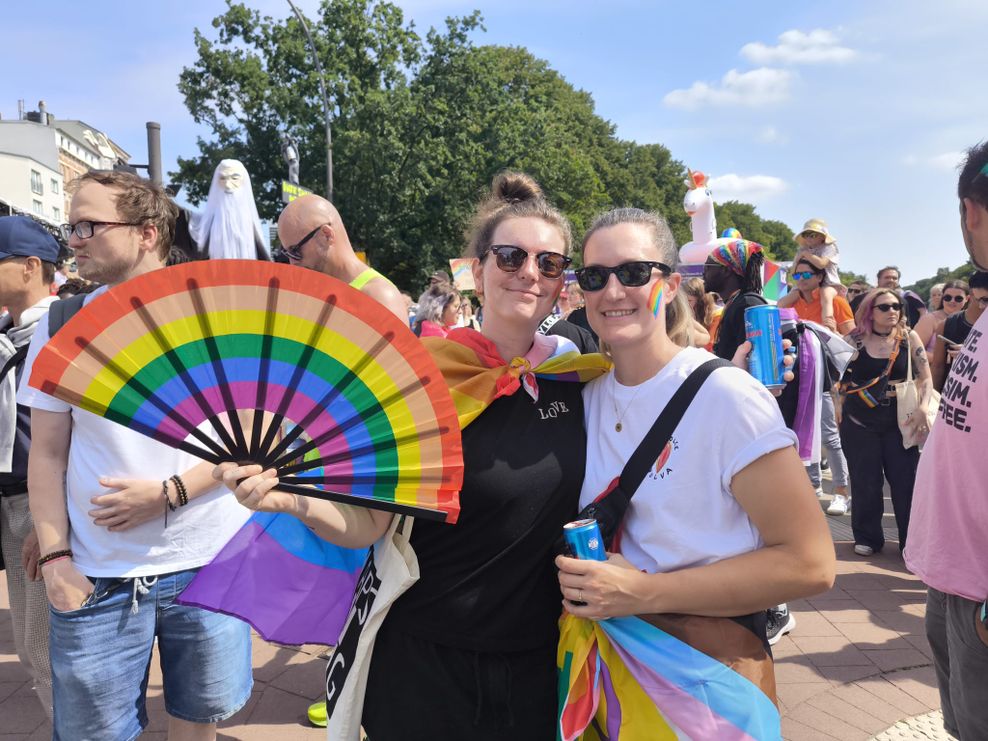 Jenny (28) und Anne (31) sind aus Freiburg im Breisgau angereist.