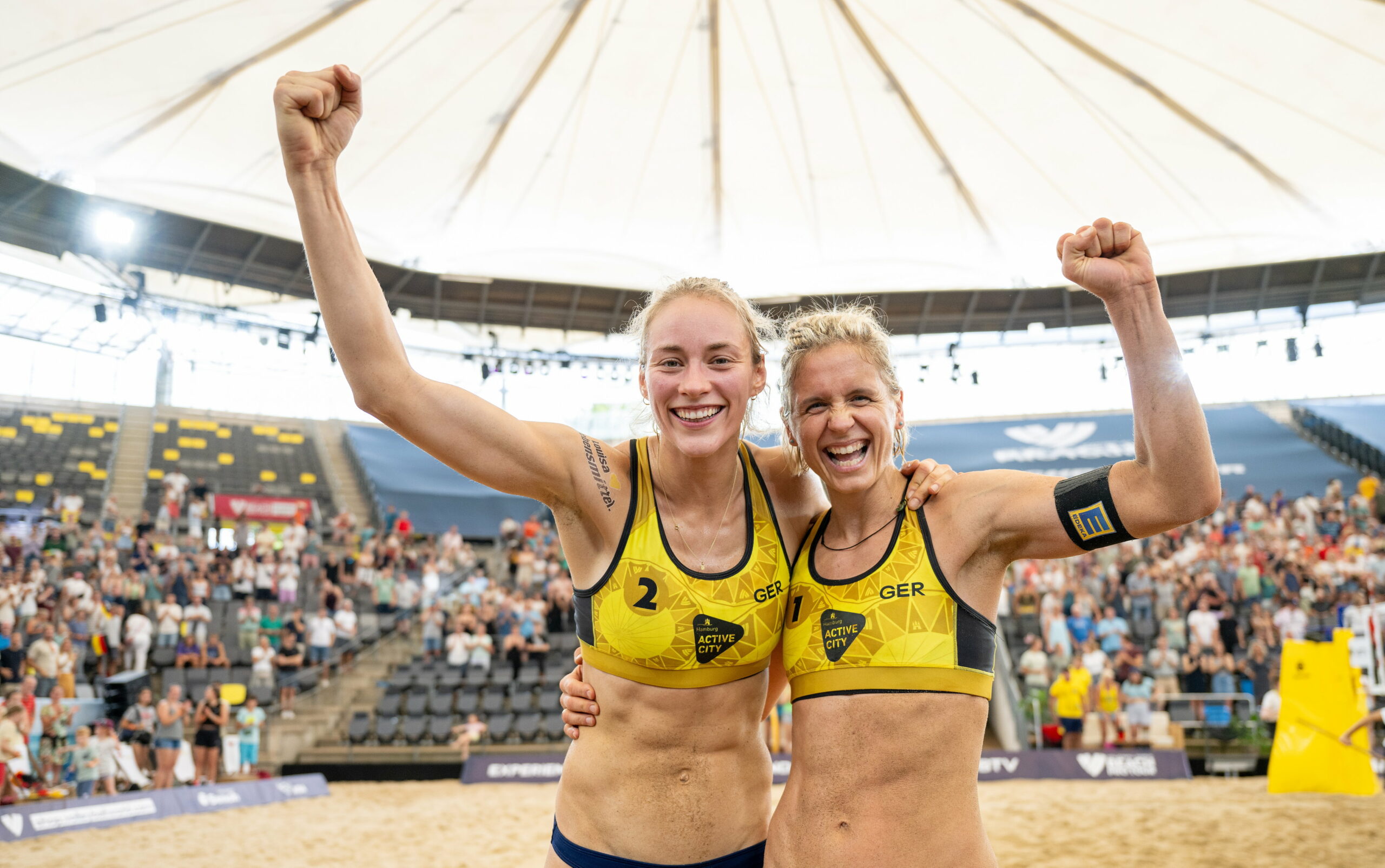 Laura Ludwig und Louisa Lippmann jubeln am Rothenbaum