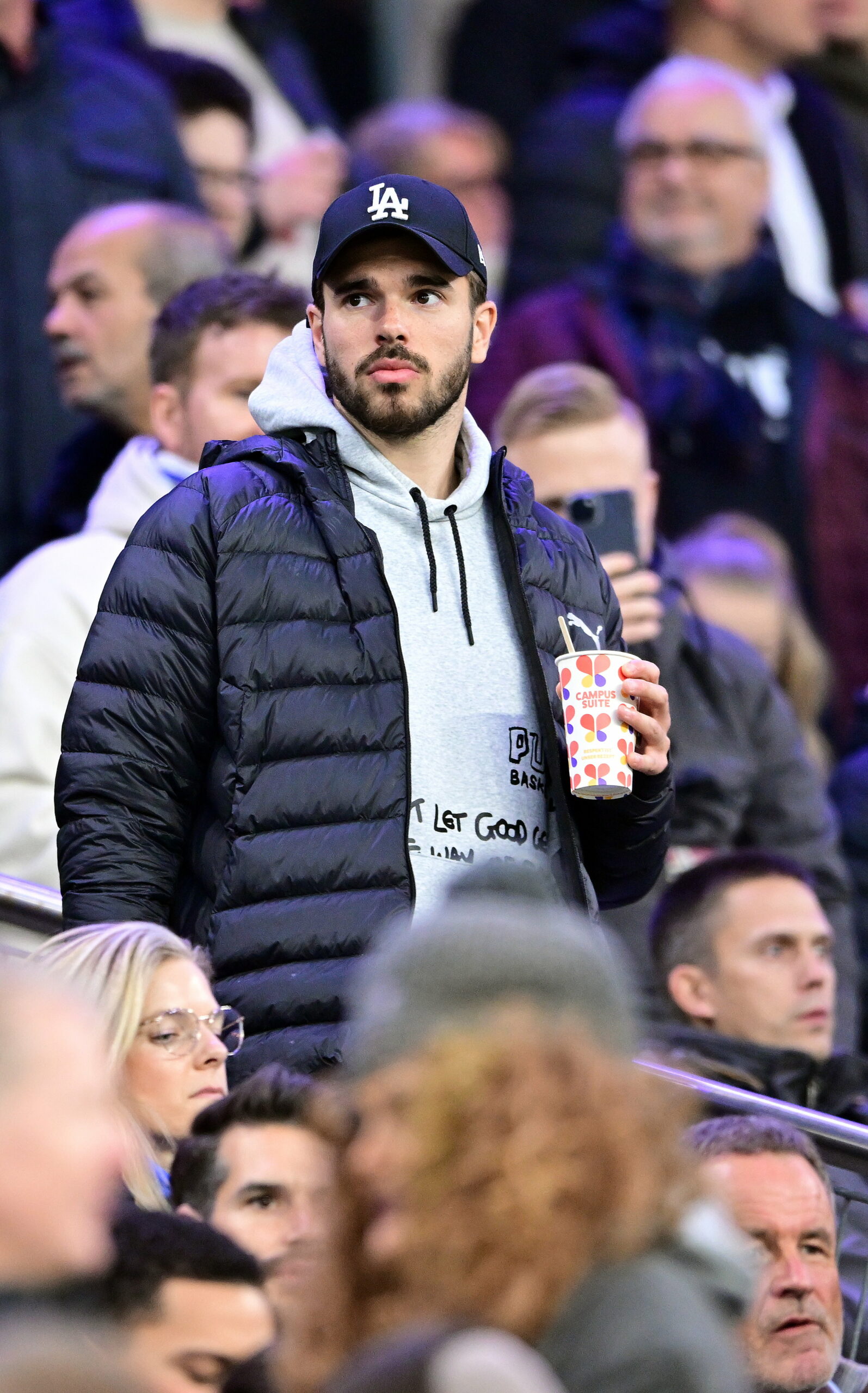 Mario Vuskovic im HSV-Stadion auf der Tribüne