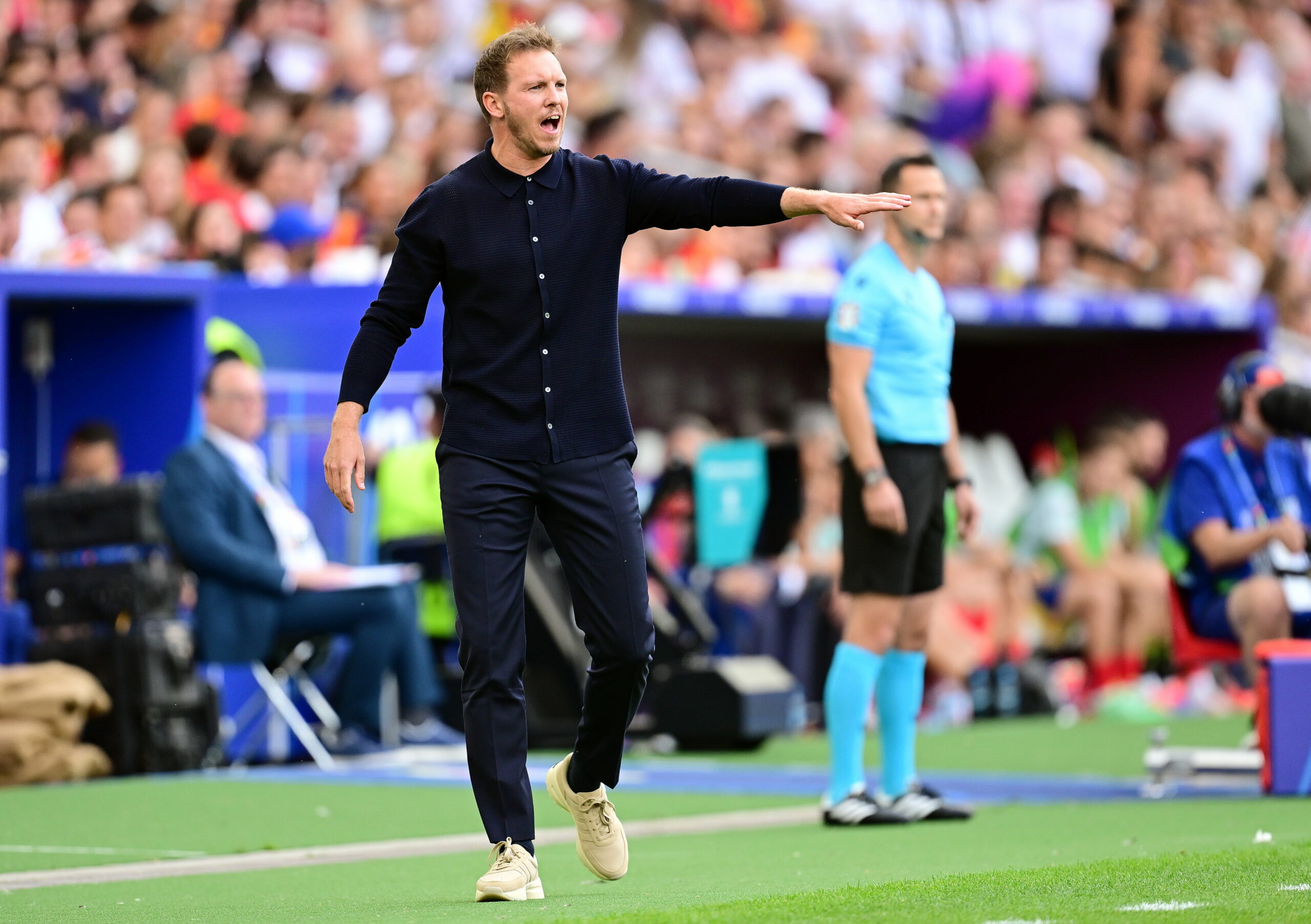 Bundestrainer Julian Nagelsmann gibt Anweisungen.