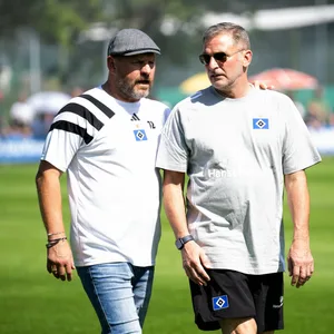 Steffen Baumgart und Stefan Kuntz unterhalten sich