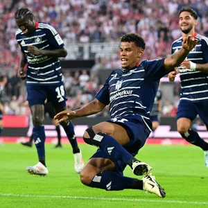 Ransford Königsdörffer setzt zum Jubel gegen Köln an.