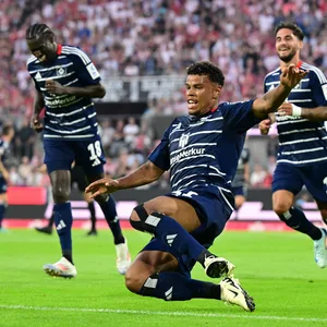 Ransford Königsdörffer bejubelt seinen Doppelpack zum Zweitliga-Auftakt in Köln